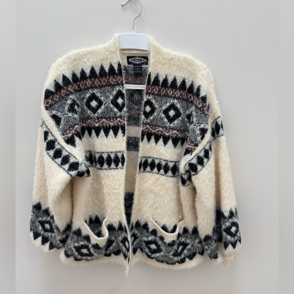 Cozy Geometric Pattern Sweater - Picture 4 of 4